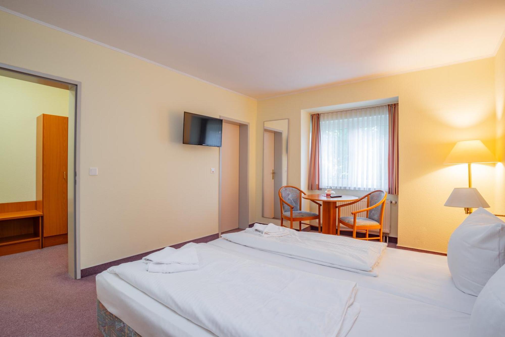 Waldhotel Schoeneiche -Self Check-In- Luaran gambar