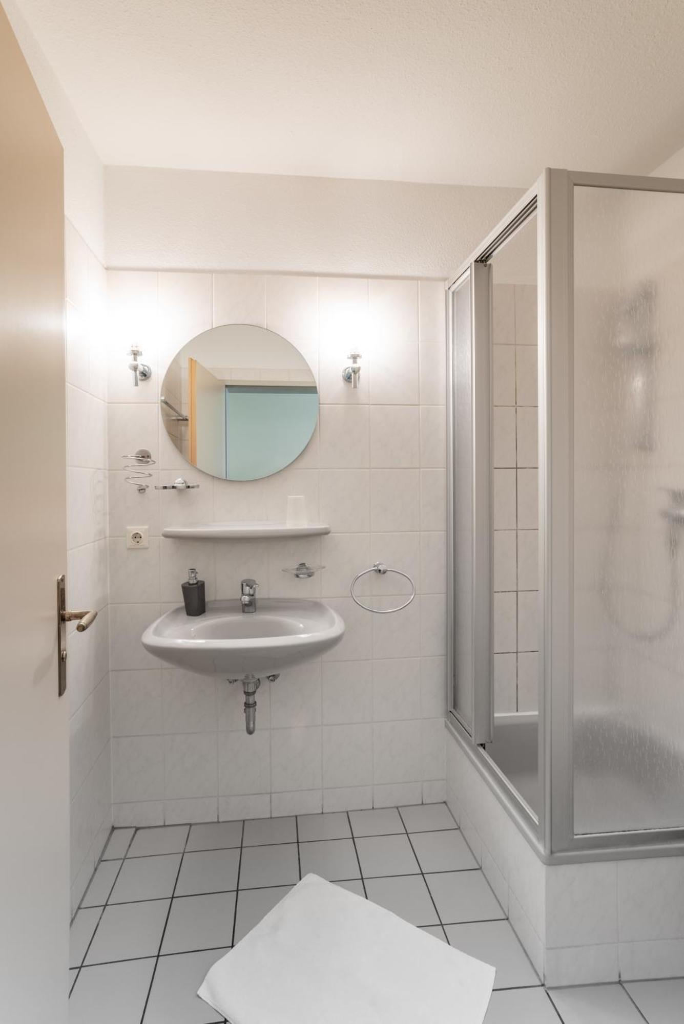 Waldhotel Schoeneiche -Self Check-In- Luaran gambar