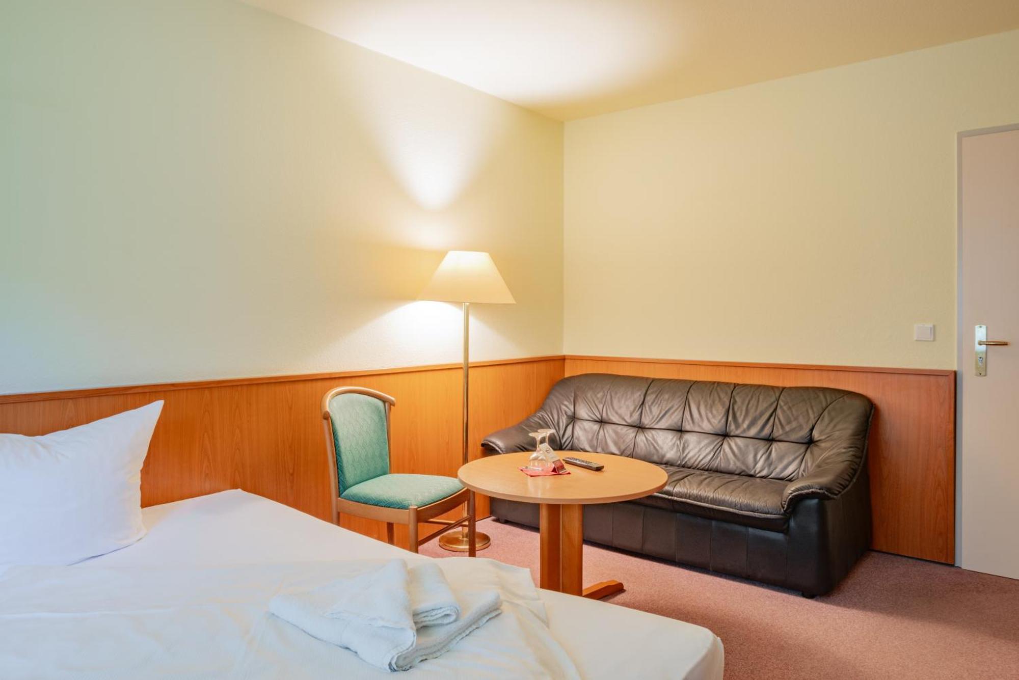 Waldhotel Schoeneiche -Self Check-In- Luaran gambar