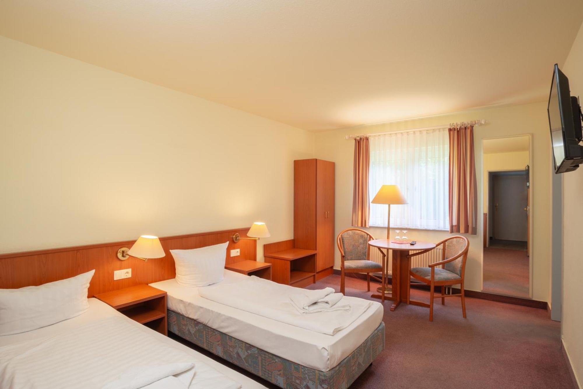 Waldhotel Schoeneiche -Self Check-In- Luaran gambar