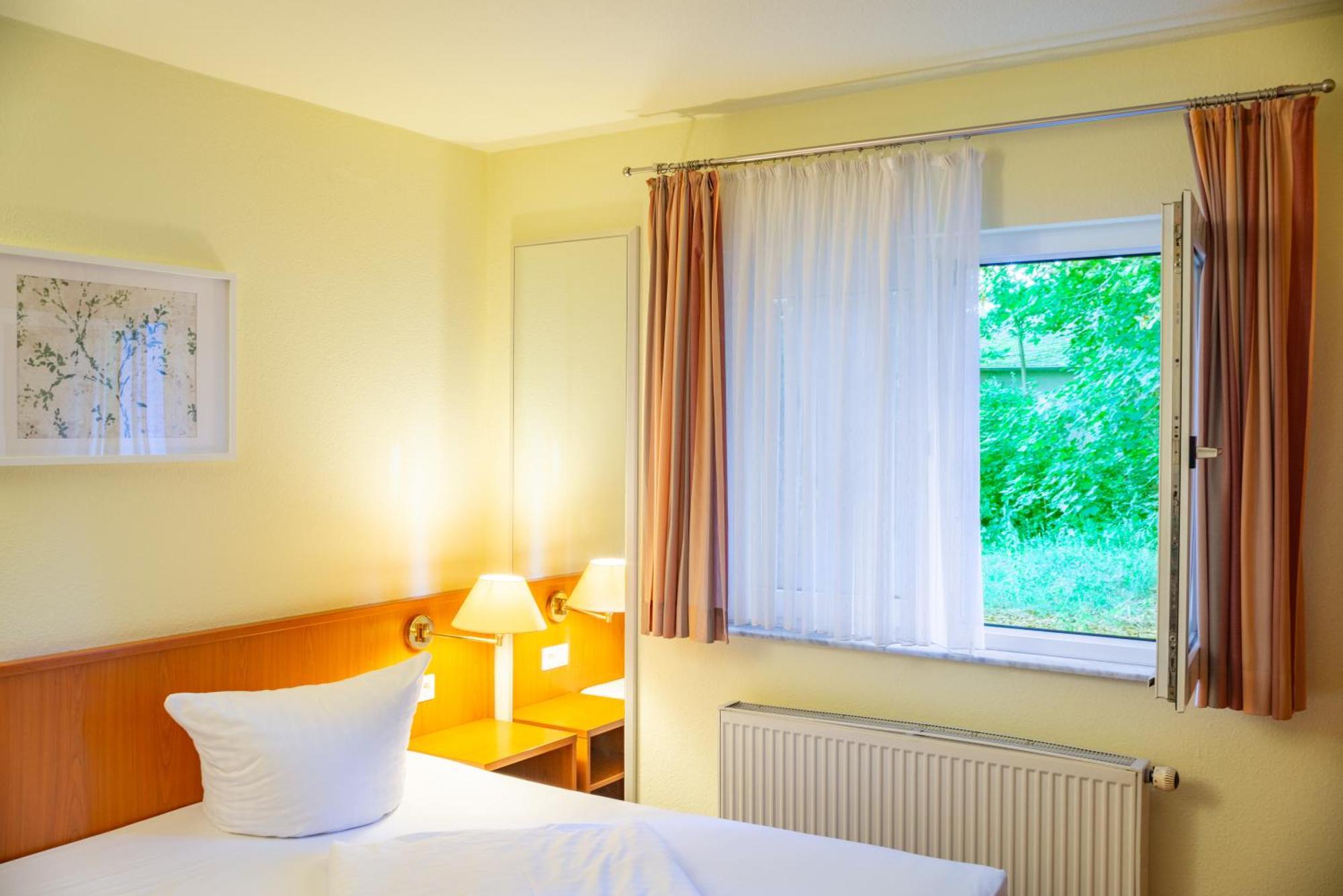 Waldhotel Schoeneiche -Self Check-In- Luaran gambar